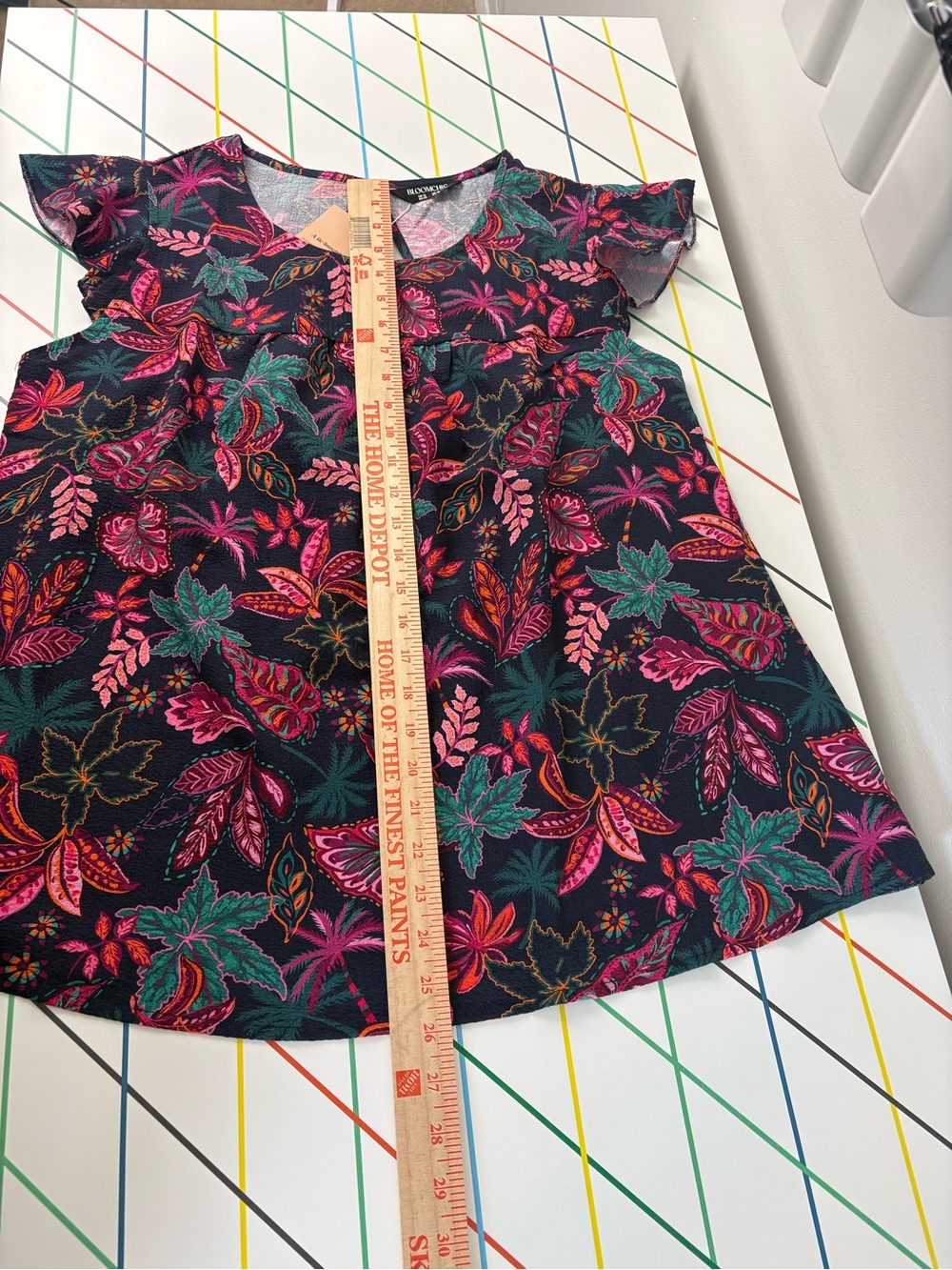 NWT BloomChic Tropical Print Flutter Sleeve Blouse Keyhole Size 12 Dark Tropical - Picture 9 of 9